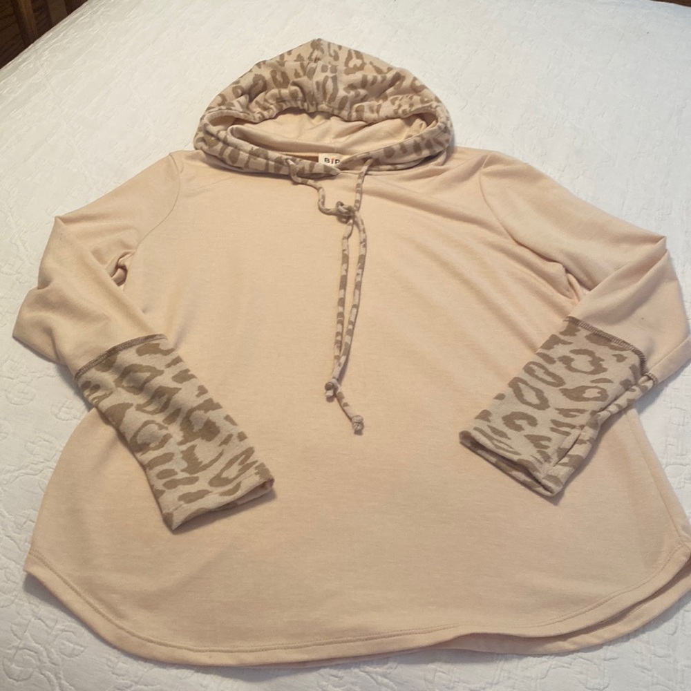 Hooded pullover